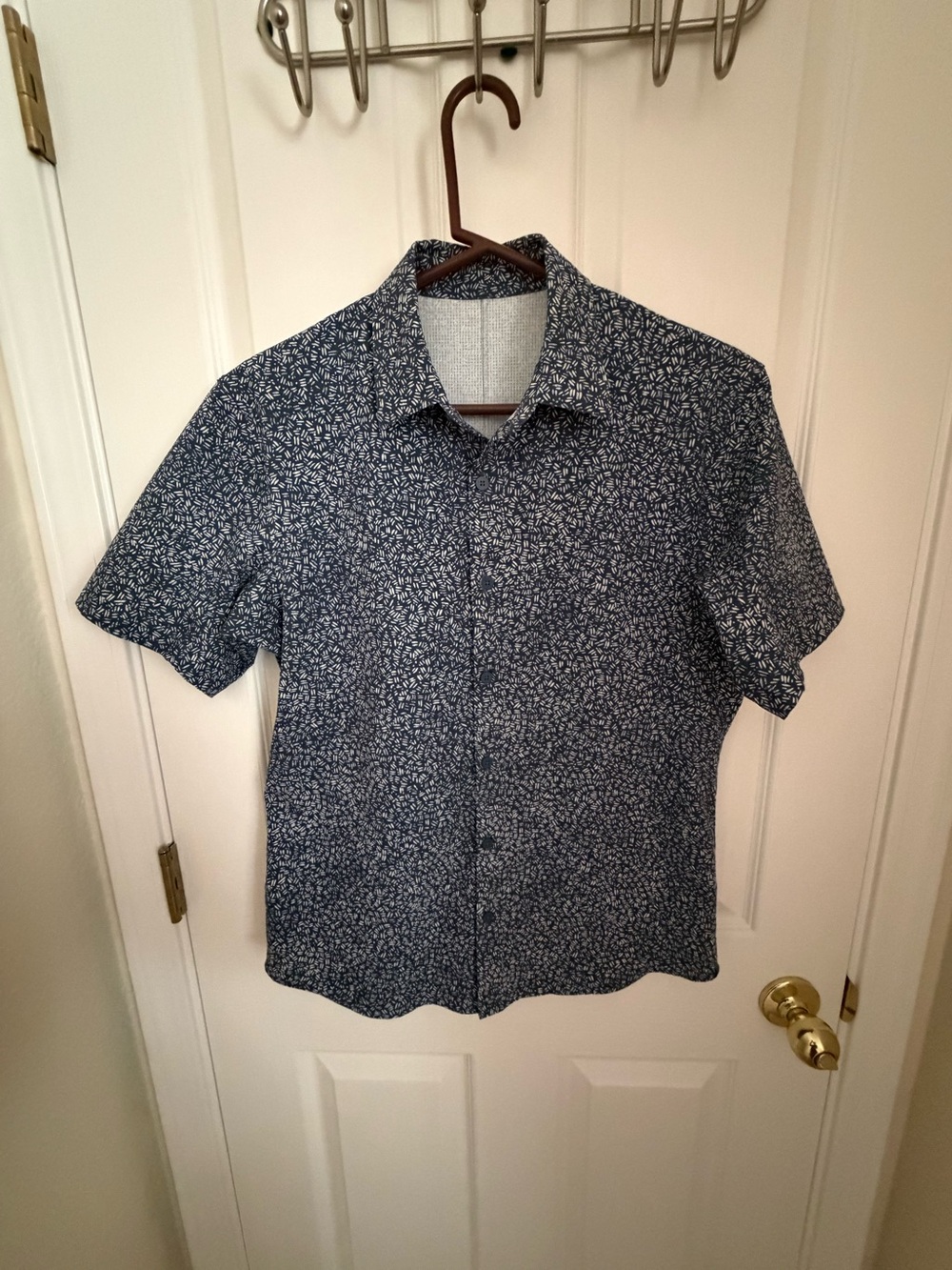 Lululemon Men’s Airing Easy Short Sleeve Button Down Shirt